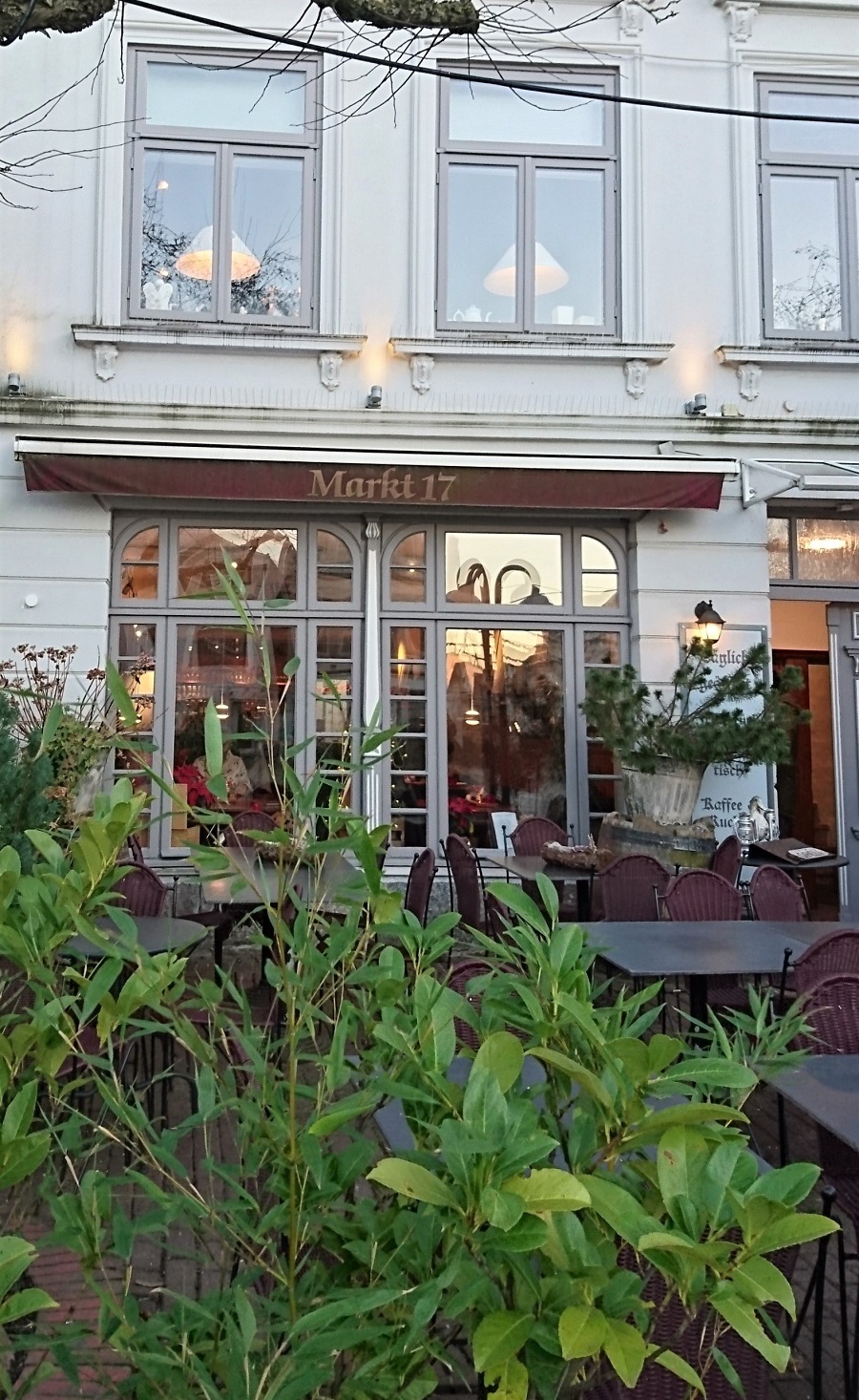 Zur Ergänzung des Textes. Fassade des Restaurants Markt 17 in Eutin.