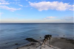 Zur Ergänzung des Textes. Blick zum Horizont der Ostsee von Hohwacht aus.