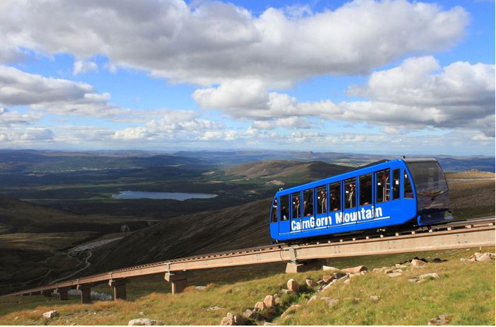 Schottland Rundreise: Die Cairngorm Mountain Railway kommt