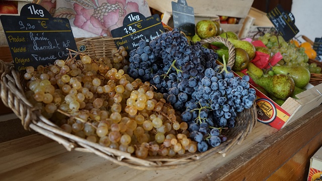 Ile de Re: Weintrauben auf dem Markt in Loix