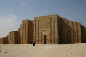 Gelände der Pyramide von Sakkara, neueres Grab