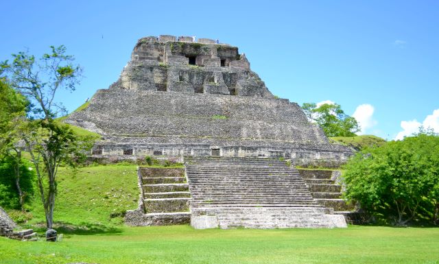 Maya Tempel Xunantunich Front